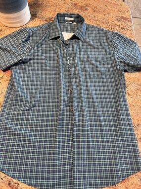 Men's Blue Plaid Short-Sleeve Button-Down Shirt - Casual Tailored Fit